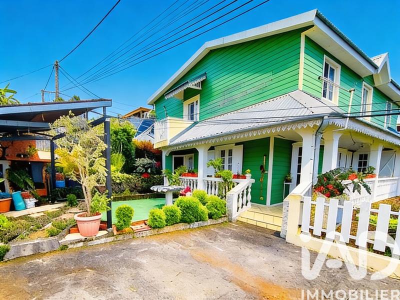 Maison - 250 m² - 12 pièces