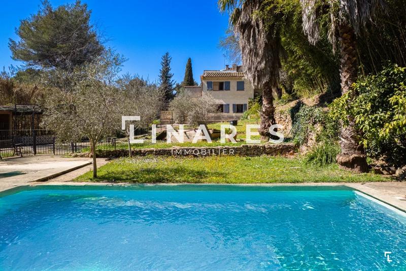 Maison - 300 m² - 7 pièces