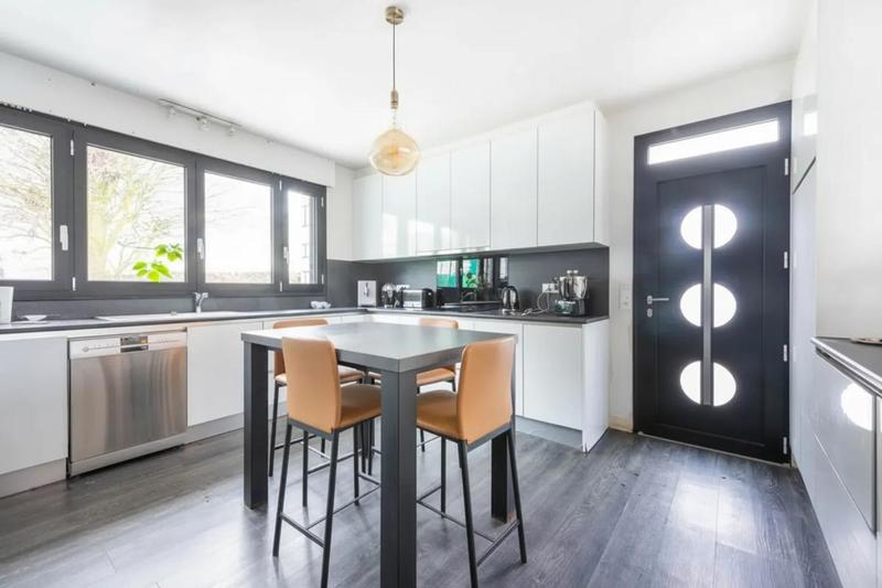 Maison - 200 m² - 8 pièces