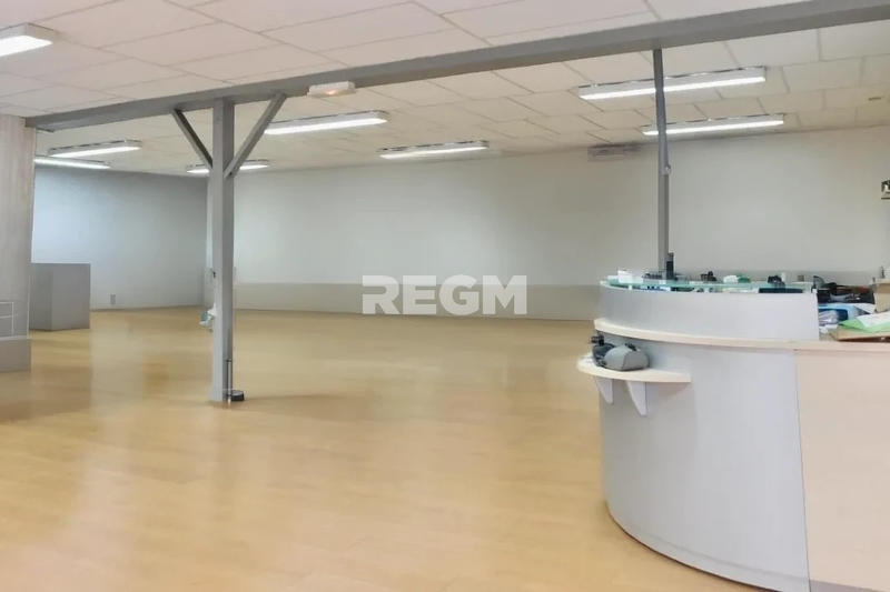 Local commercial - 182 m²