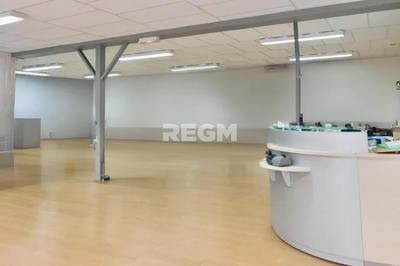 Local commercial - 182 m²