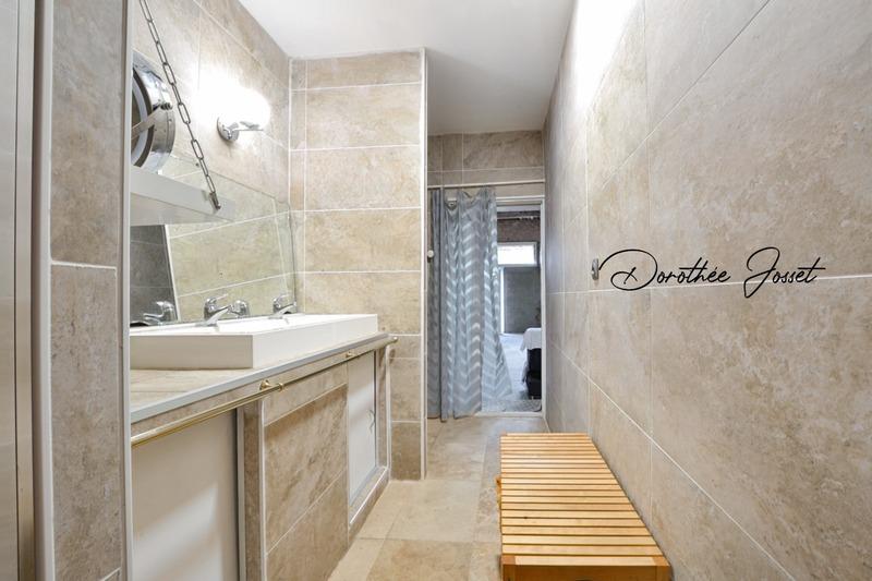 Maison - 335 m² - 9 pièces