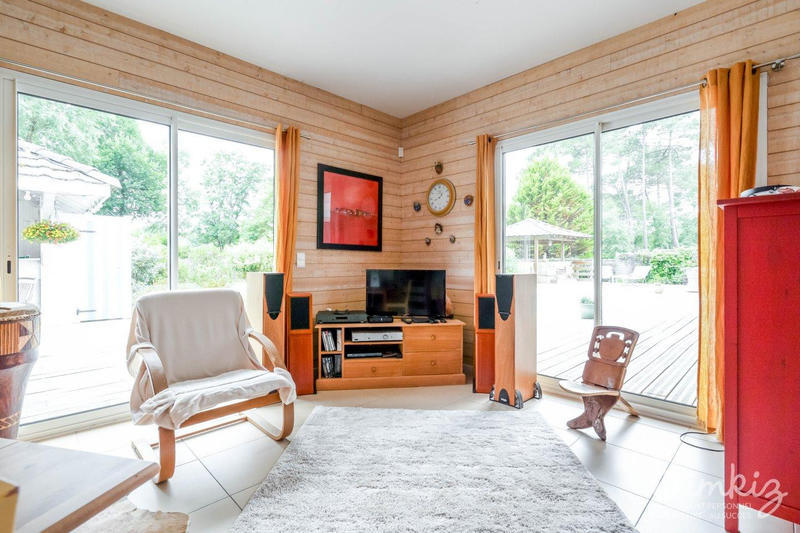 Maison - 215 m² - 9 pièces