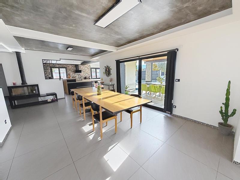 Maison - 217 m² - 8 pièces