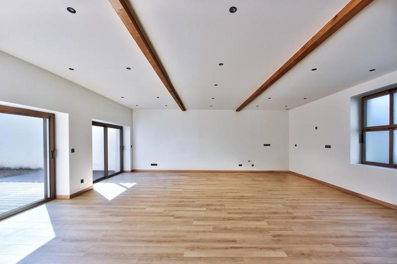 Propriété - 210 m² - 7 pièces