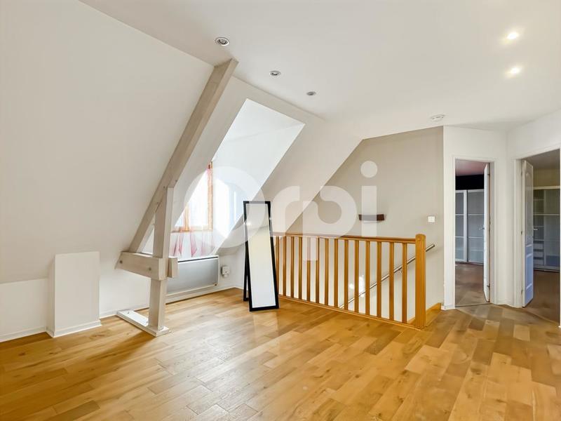 Maison - 209 m² - 6 pièces