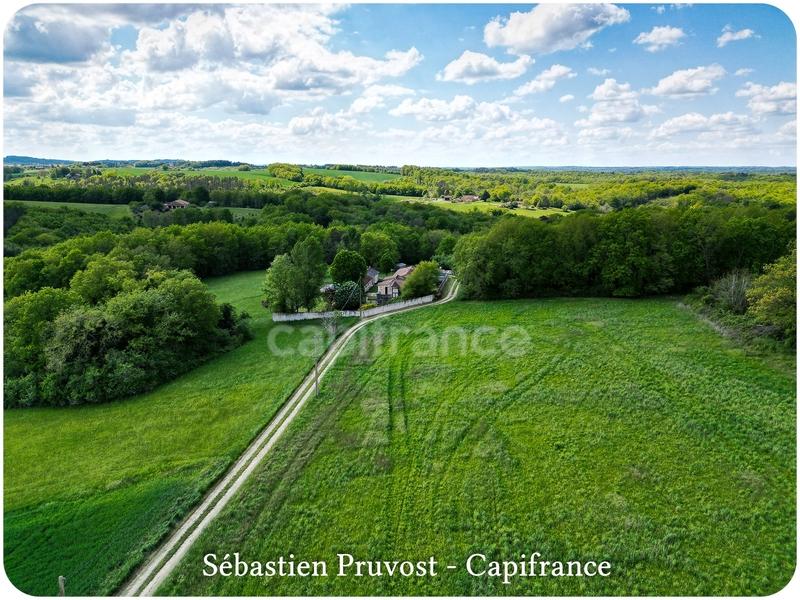 Propriété - 145 m² - 10 pièces