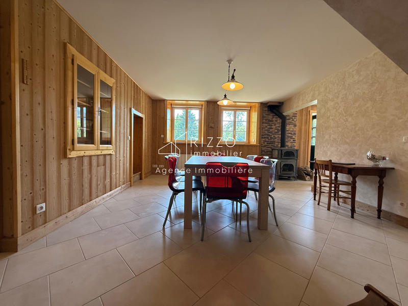 Maison - 196 m² - 8 pièces