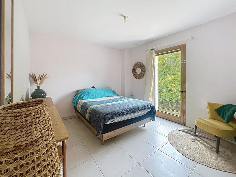 Maison - 220 m² - 5 pièces