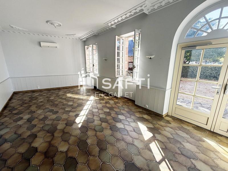 Local commercial - 800 m² - 24 pièces