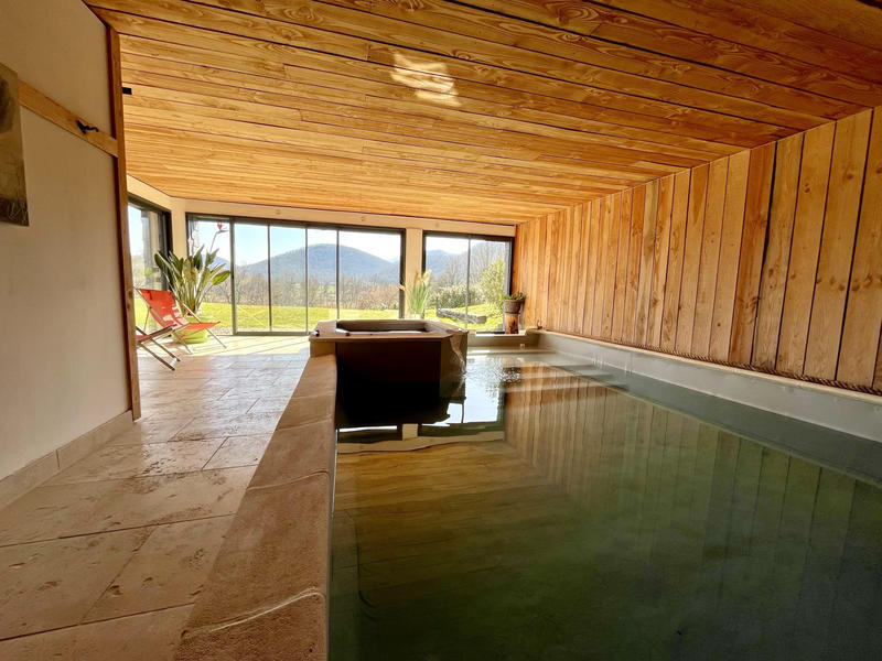 Maison contemporaine - 241 m² - 10 pièces