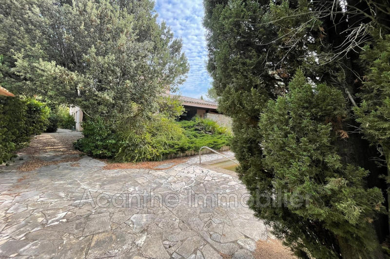 Maison - 240 m² - 5 pièces