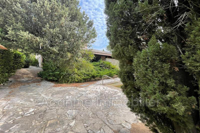 Maison - 240 m² - 5 pièces