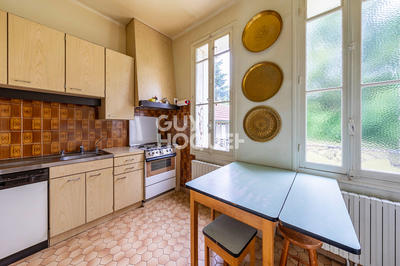 Maison - 182 m² - 9 pièces