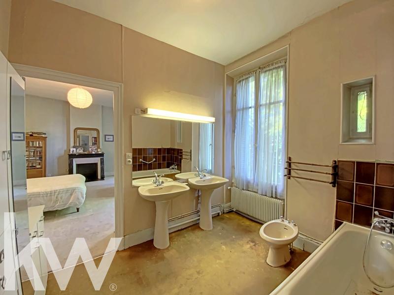 Maison - 200 m² - 9 pièces