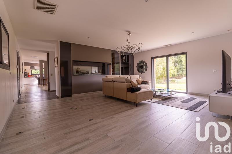 Maison - 640 m² - 12 pièces