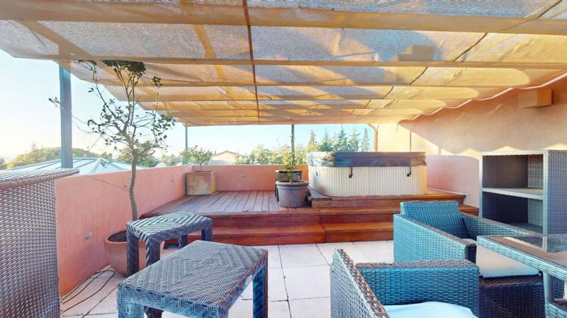 Propriété - 980 m²