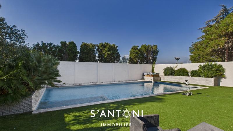 Maison - 380 m² - 11 pièces