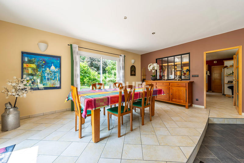 Maison - 238 m² - 8 pièces