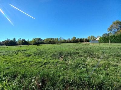 Terrain constructible - 1 636 m²