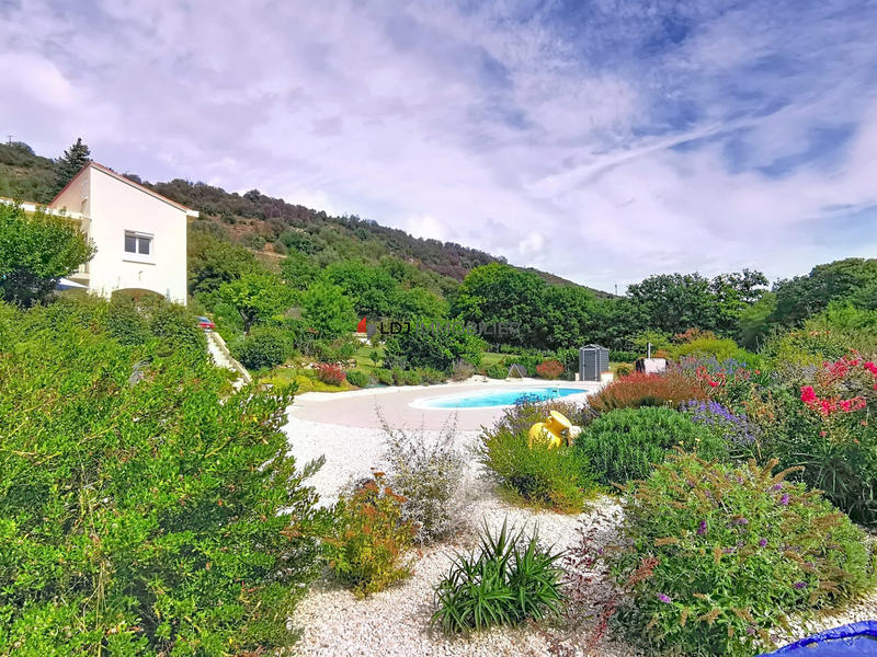 Maison traditionnelle - 248 m² - 7 pièces