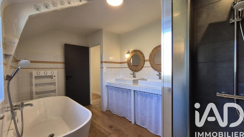 Maison - 240 m² - 9 pièces