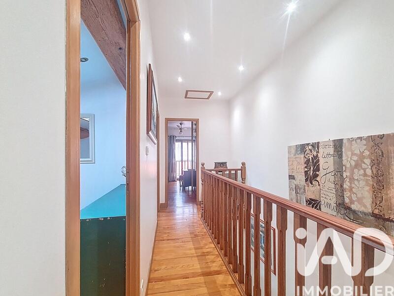 Maison - 181 m² - 7 pièces