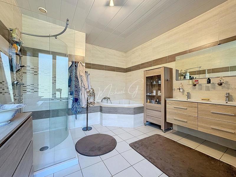 Maison - 282 m² - 8 pièces