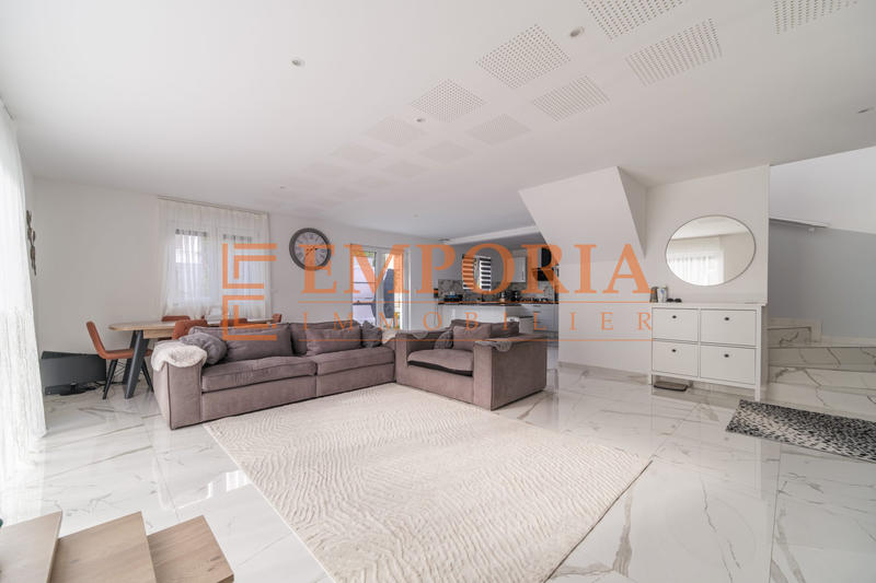 Maison - 105 m² - 5 pièces