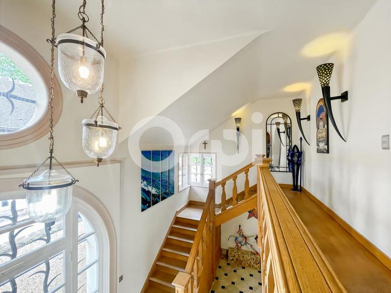 Moulin - 550 m² - 7 pièces