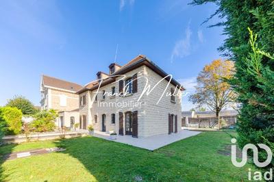 Maison - 270 m² - 9 pièces