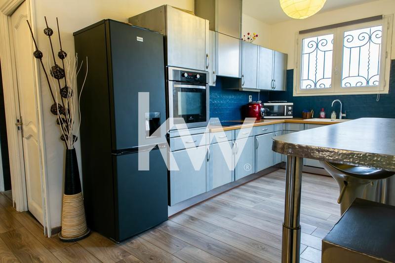 Maison traditionnelle - 143 m² - 7 pièces