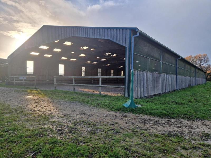 Maison - 620 m² - 3 pièces