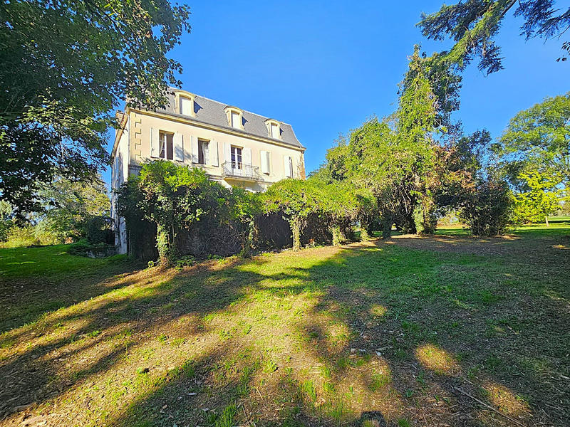 Maison - 302 m² - 8 pièces