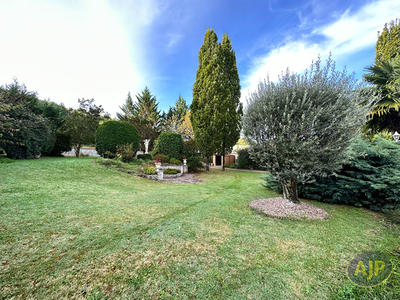 Maison - 260 m² - 8 pièces