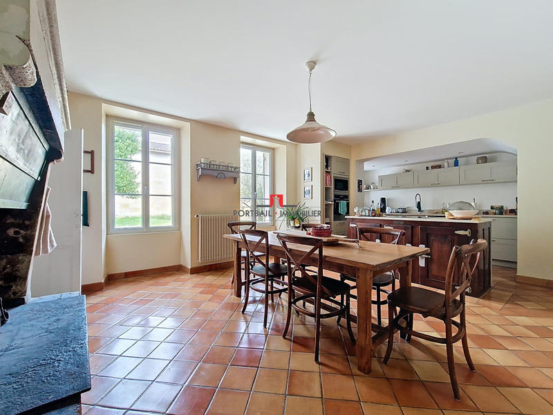 Maison ancienne - 273 m² - 7 pièces