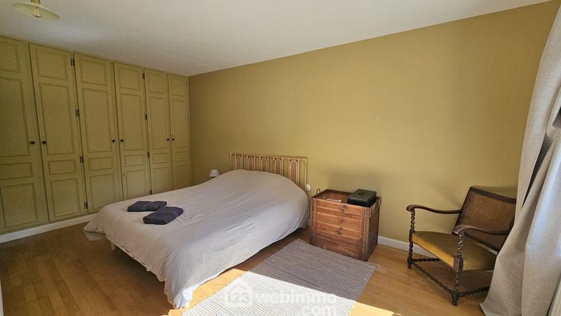 Maison - 233 m² - 9 pièces