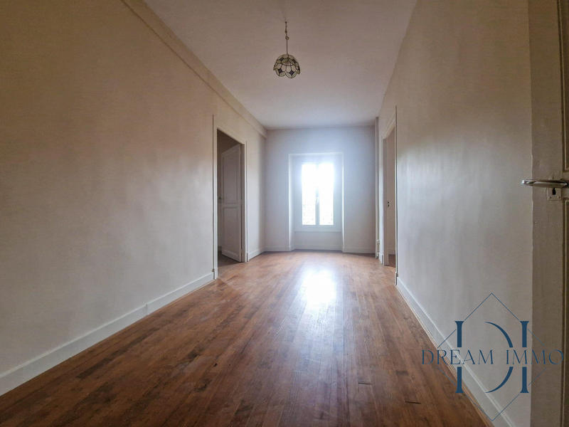 Maison - 213 m² - 9 pièces