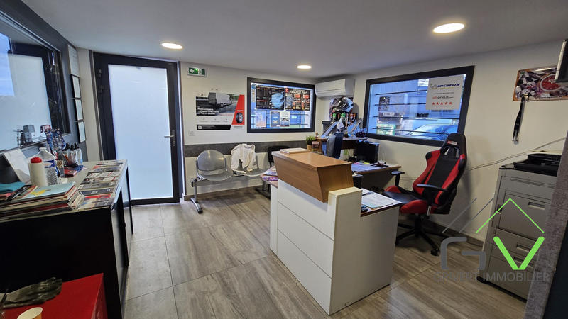 Local d'activités - 1 233 m²