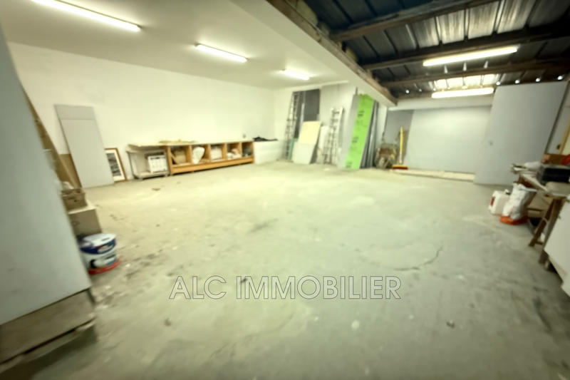 Local commercial - 883 m²