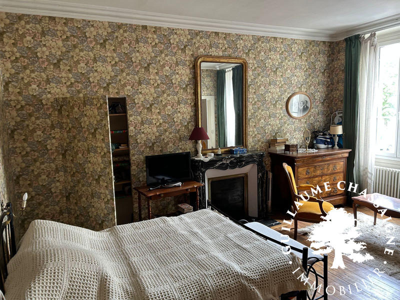 Maison traditionnelle - 224 m² - 13 pièces