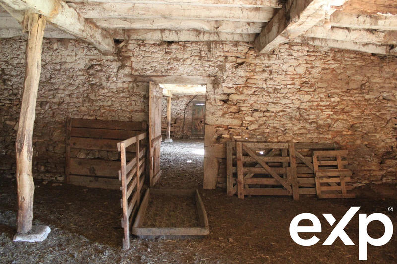 Ferme - 800 m² - 1 pièce