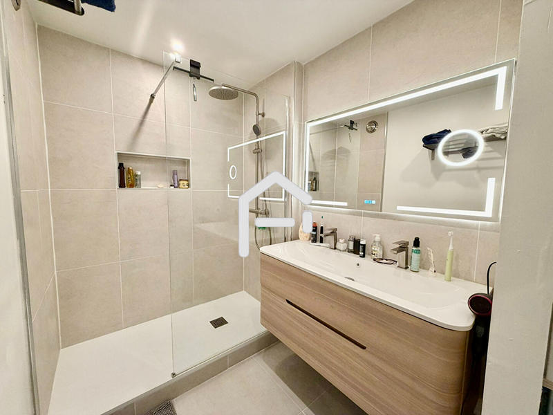 Appartement - 80 m² - 4 pièces