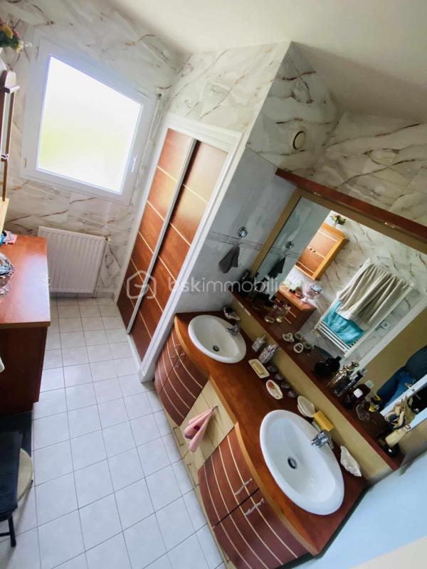 Maison traditionnelle - 140 m² - 7 pièces