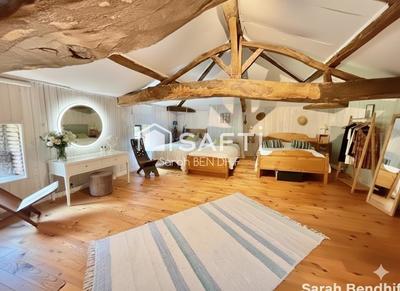 Maison - 200 m² - 8 pièces