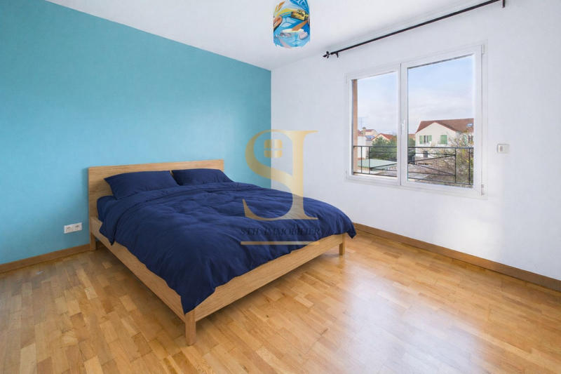 Maison - 211 m² - 9 pièces