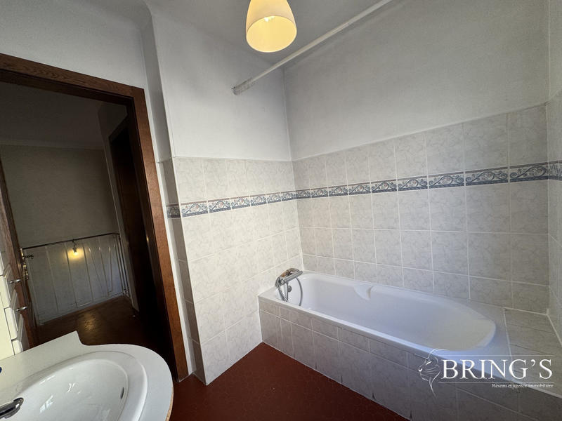 Maison - 187 m² - 8 pièces