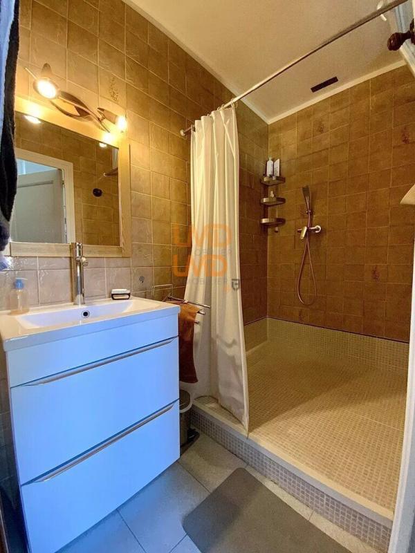 Propriété - 202 m² - 7 pièces