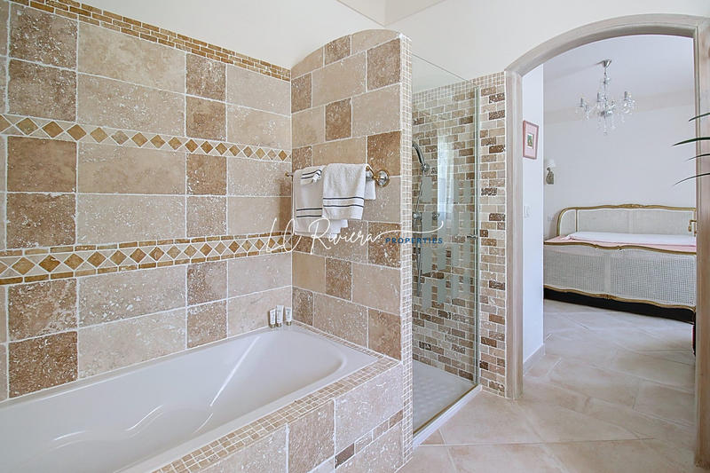 Villa - 325 m² - 10 pièces