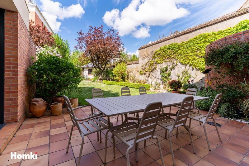 Maison - 252 m² - 11 pièces